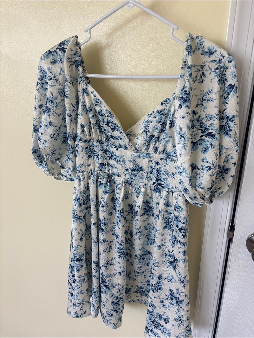 Altar'd State Cream and Blue Floral Puff-Sleeve Mini Dress XXS